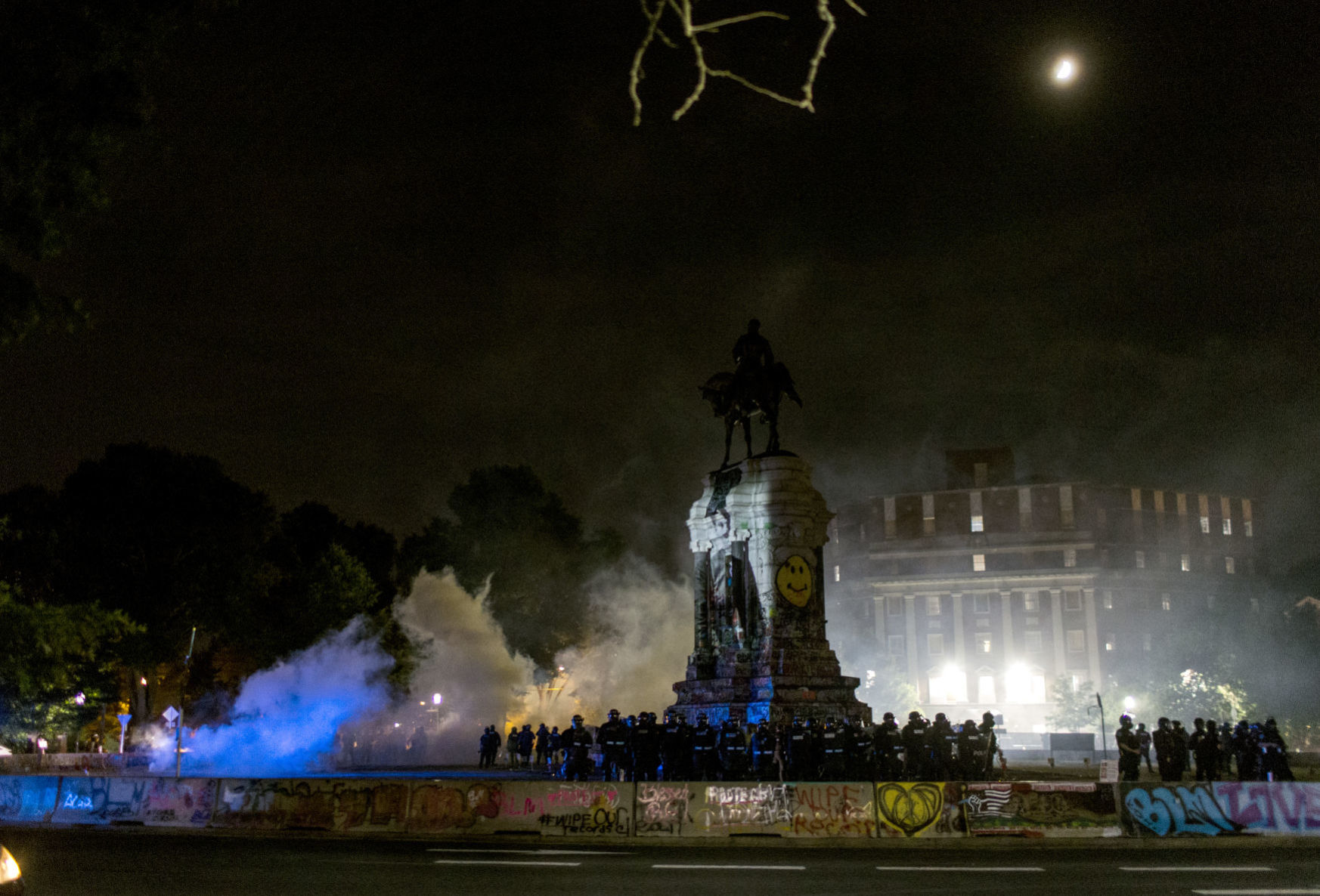 Protest at Lee Monument